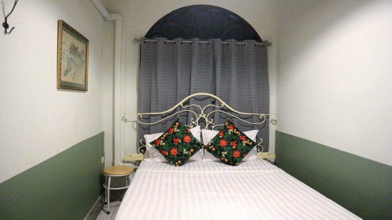 The Neighbors Hostel (Adults Only) Phuket Esterno foto